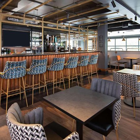 Ibis Styles London Gatwick Airport Hotel Crawley  Bagian luar foto