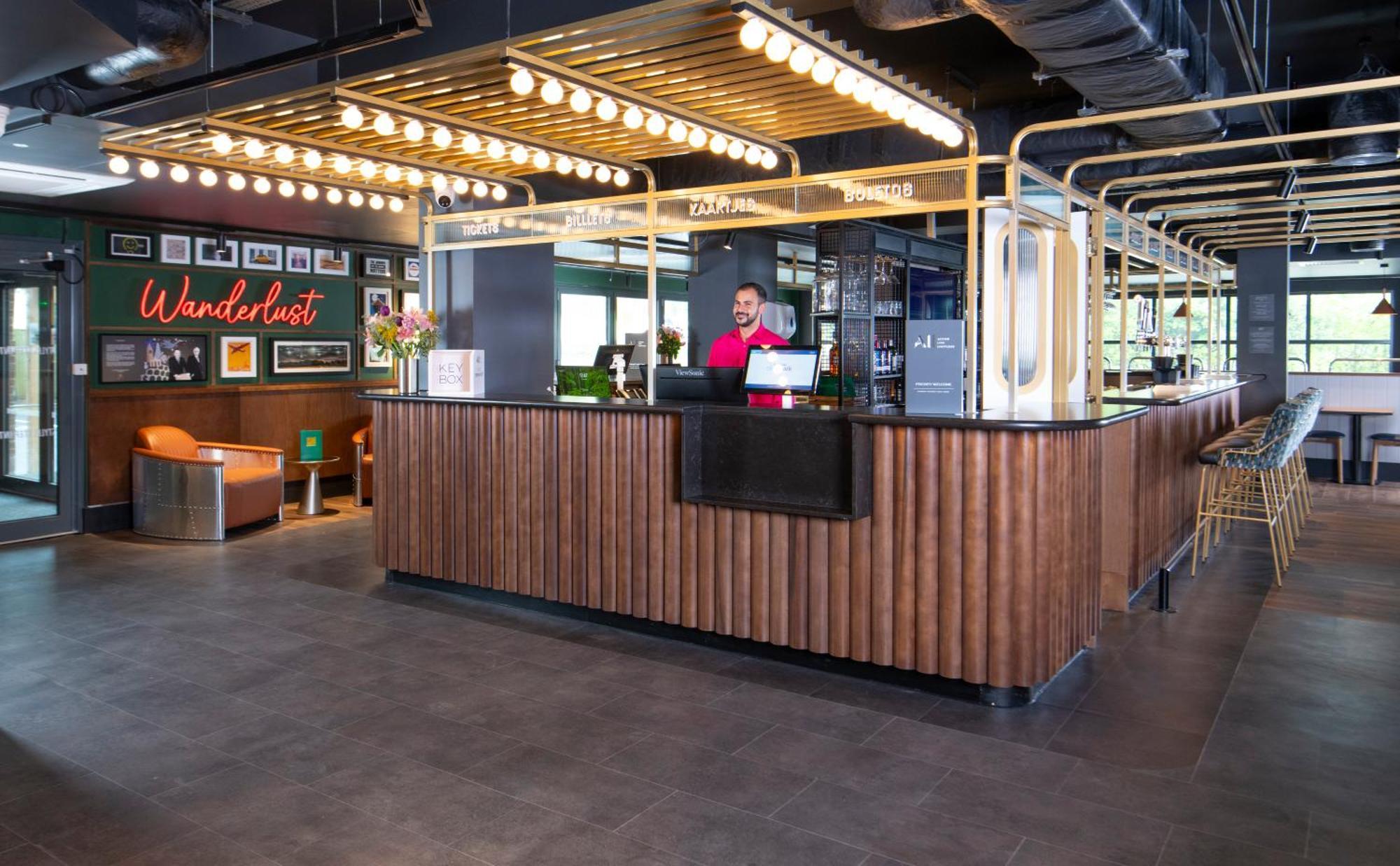 Ibis Styles London Gatwick Airport Hotel Crawley  Bagian luar foto