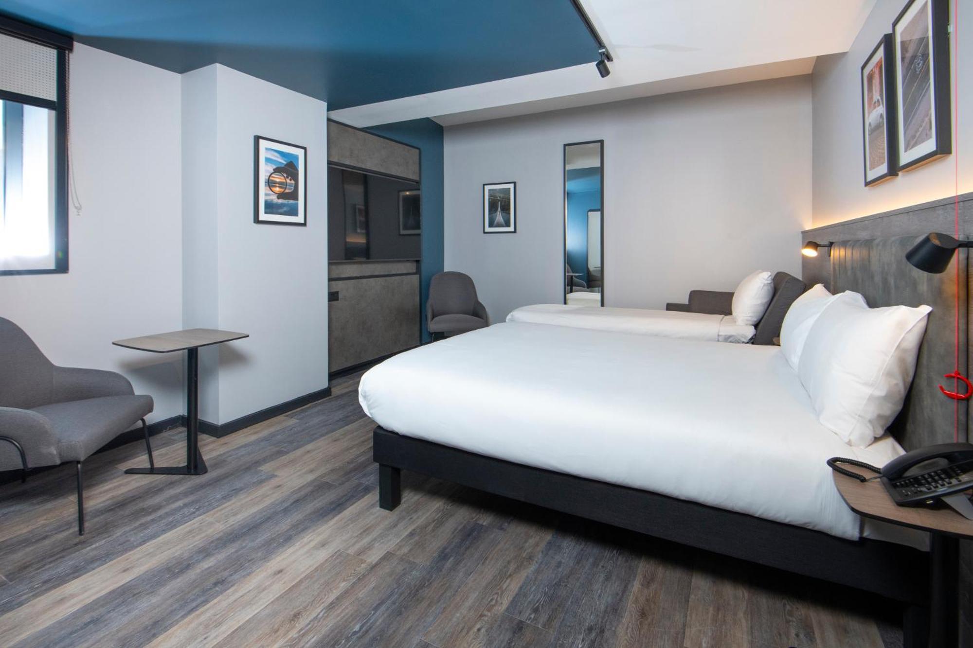 Ibis Styles London Gatwick Airport Hotel Crawley  Bagian luar foto