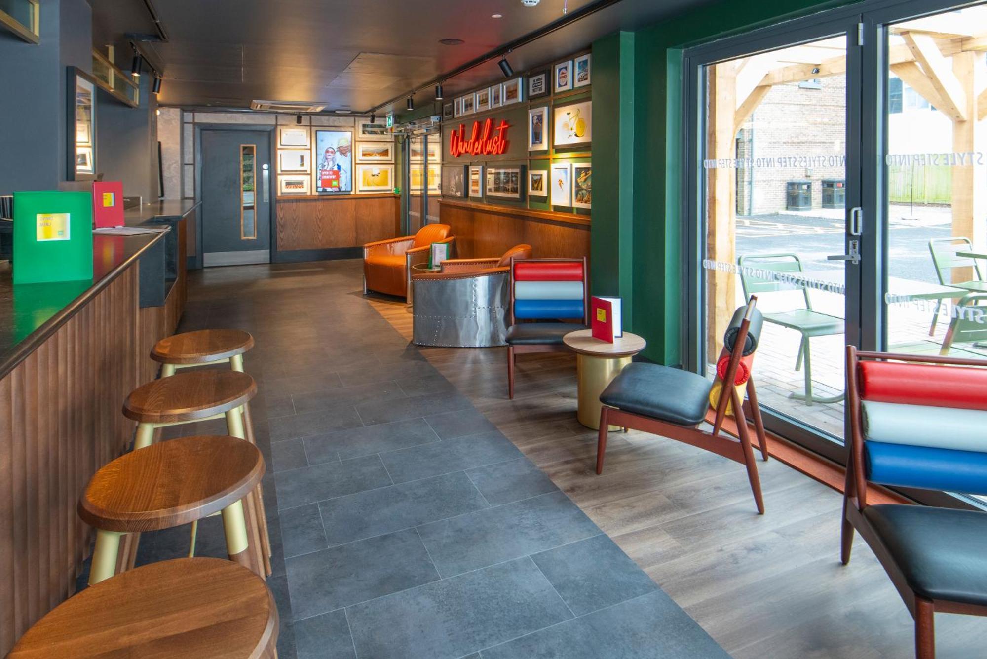 Ibis Styles London Gatwick Airport Hotel Crawley  Bagian luar foto