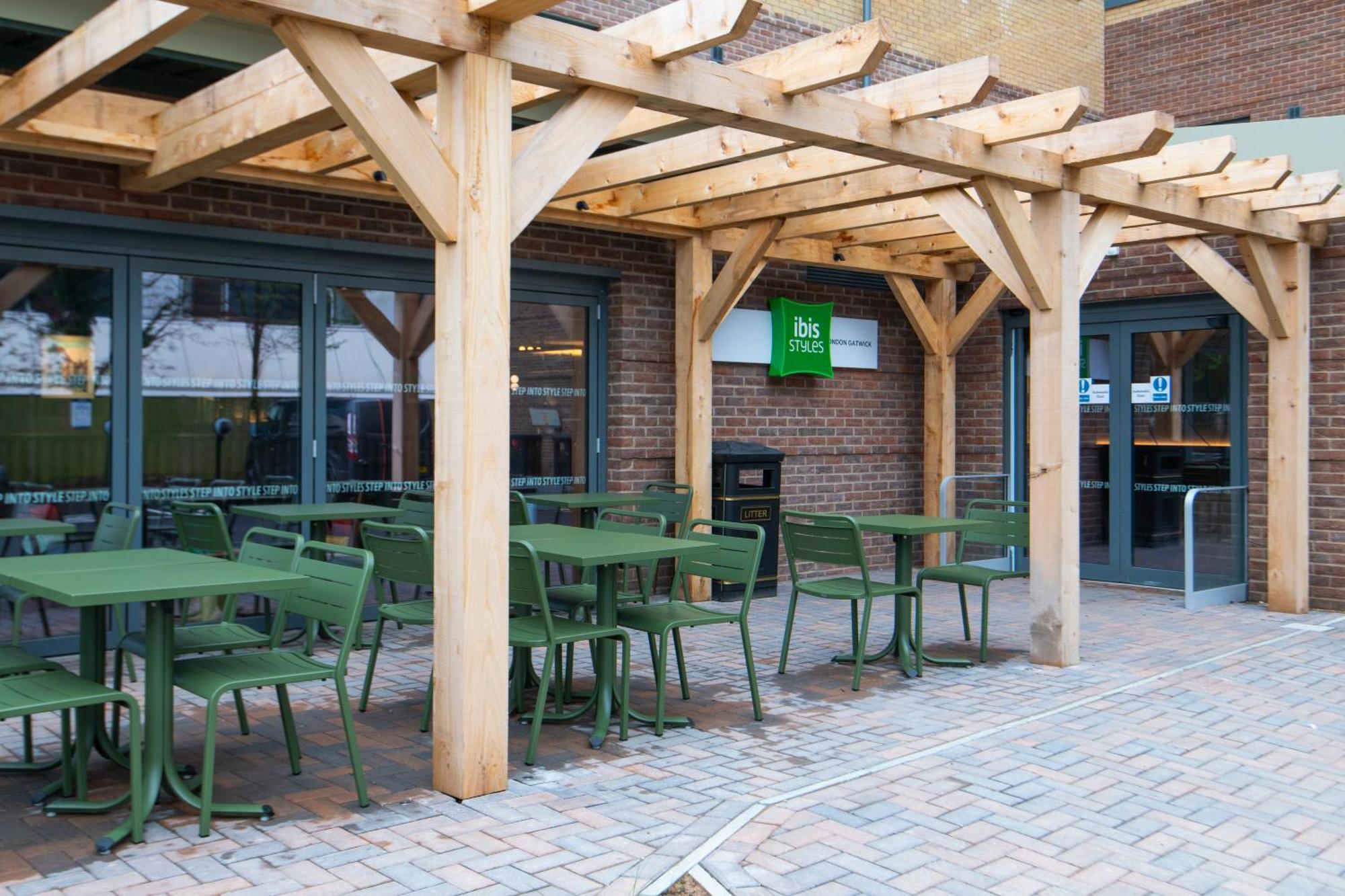 Ibis Styles London Gatwick Airport Hotel Crawley  Bagian luar foto