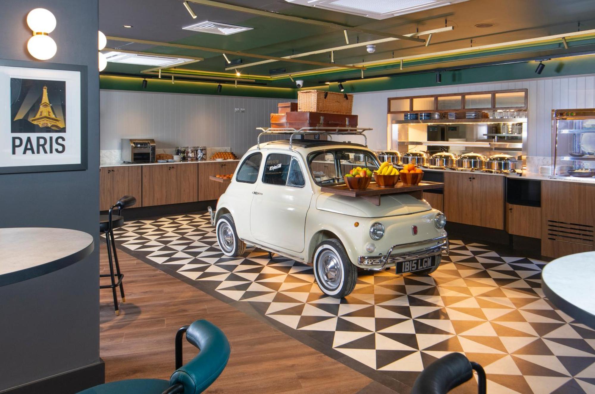 Ibis Styles London Gatwick Airport Hotel Crawley  Bagian luar foto
