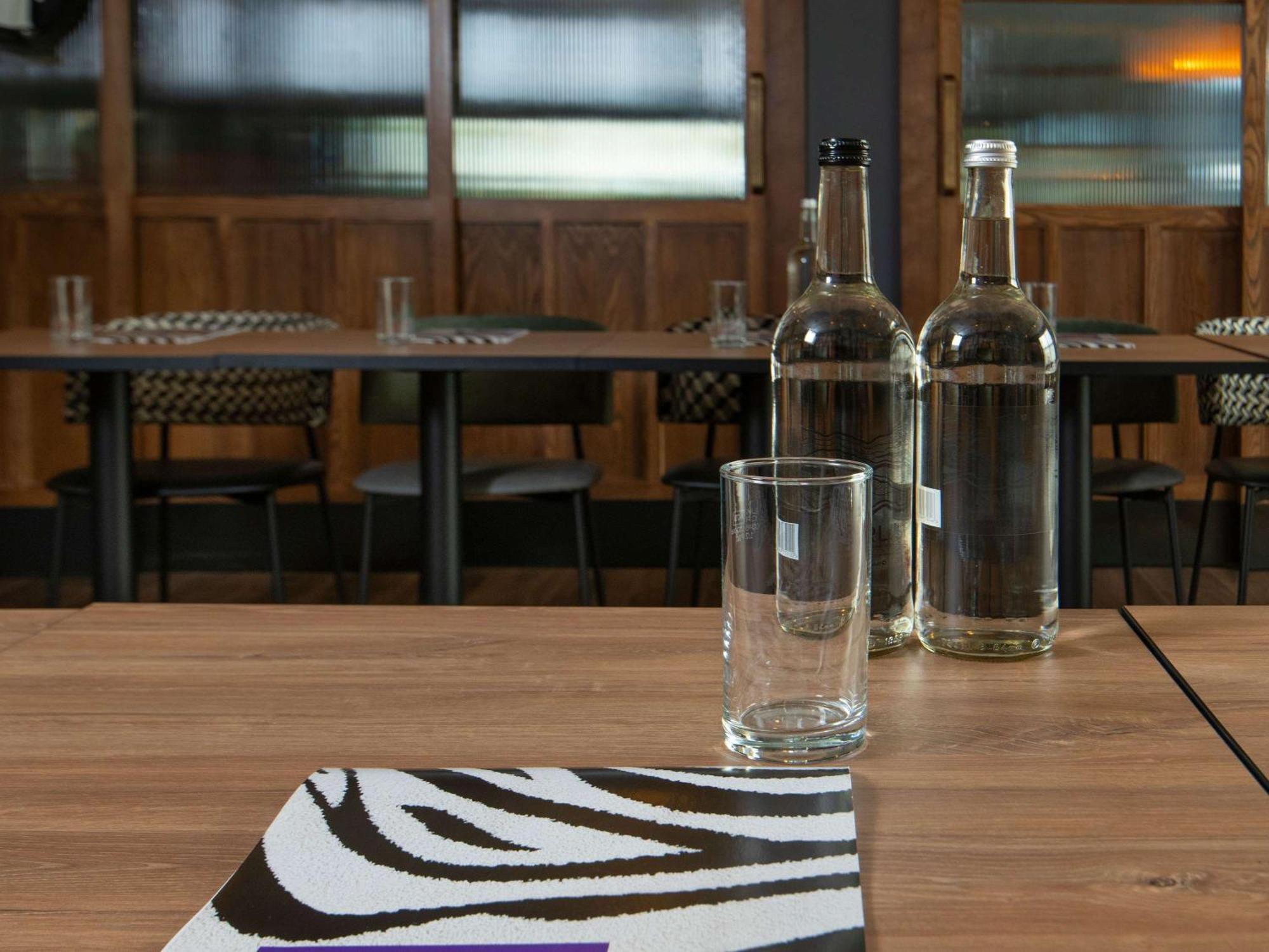 Ibis Styles London Gatwick Airport Hotel Crawley  Bagian luar foto
