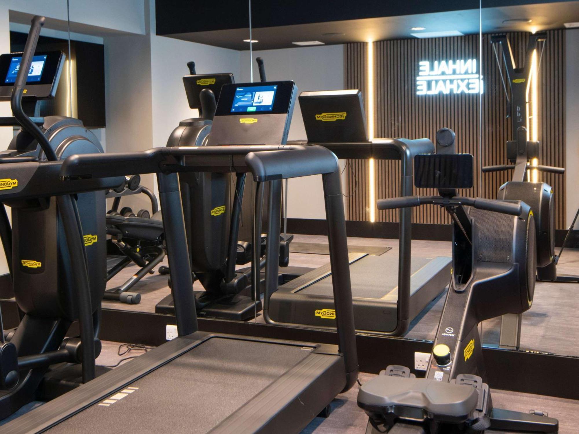 Ibis Styles London Gatwick Airport Hotel Crawley  Bagian luar foto