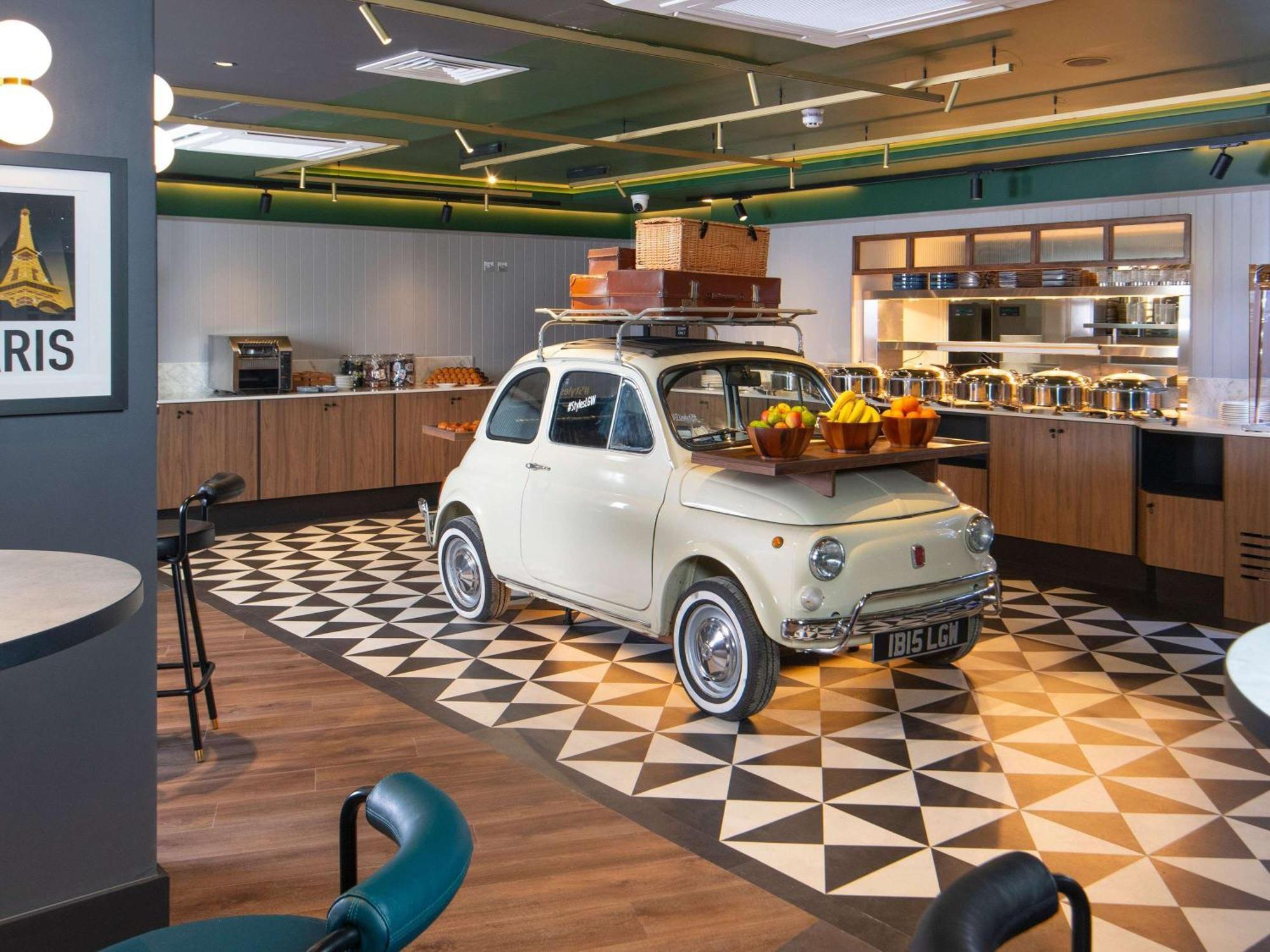 Ibis Styles London Gatwick Airport Hotel Crawley  Bagian luar foto