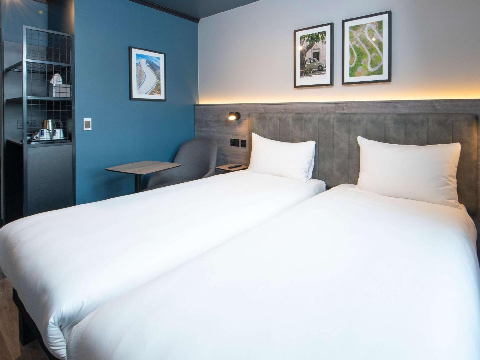 Ibis Styles London Gatwick Airport Hotel Crawley  Bagian luar foto