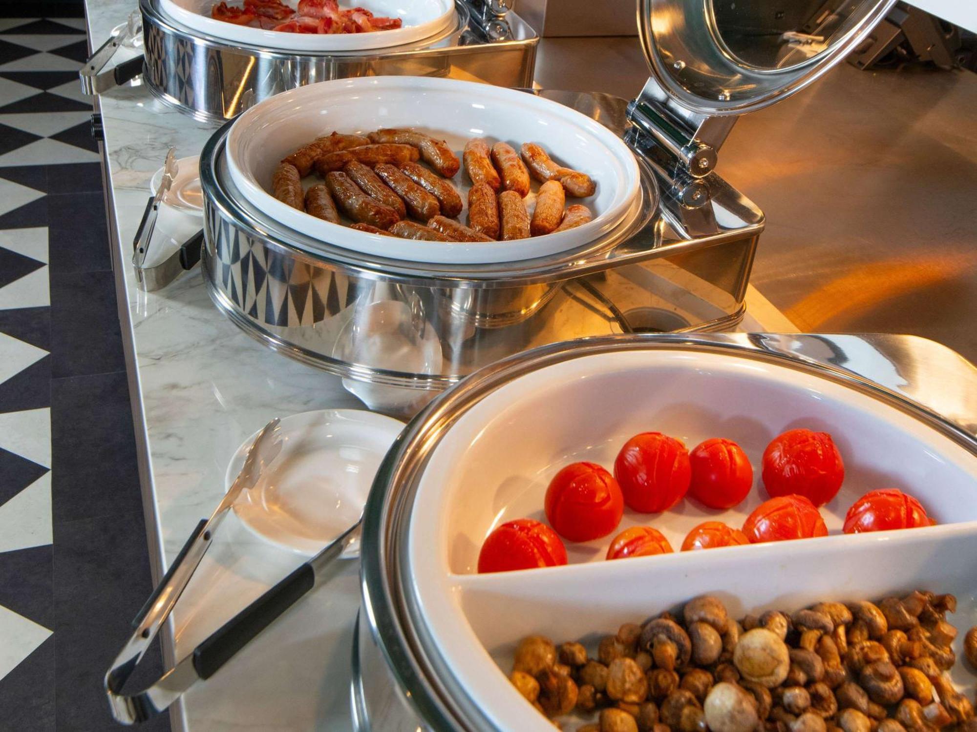 Ibis Styles London Gatwick Airport Hotel Crawley  Bagian luar foto