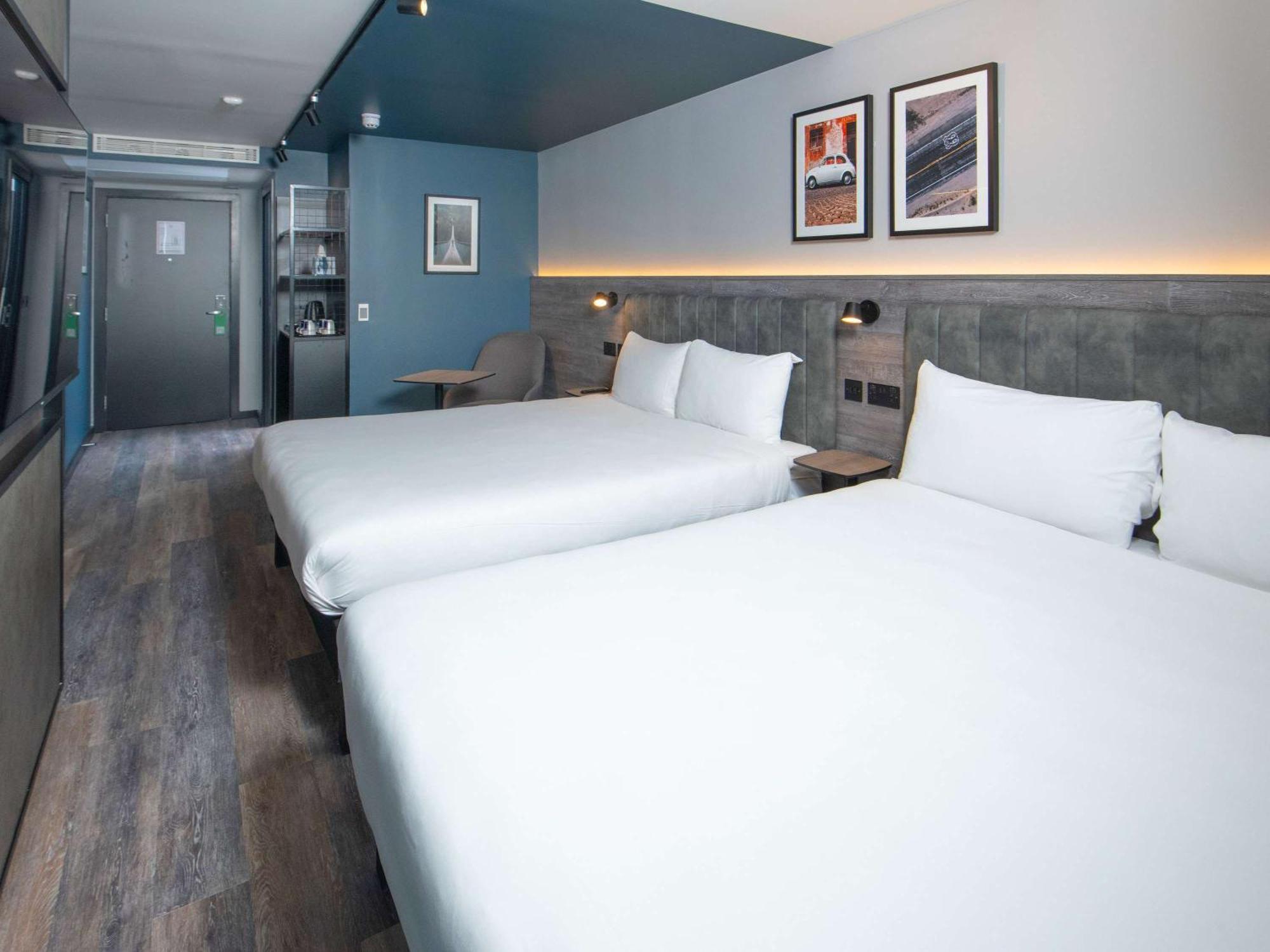 Ibis Styles London Gatwick Airport Hotel Crawley  Bagian luar foto