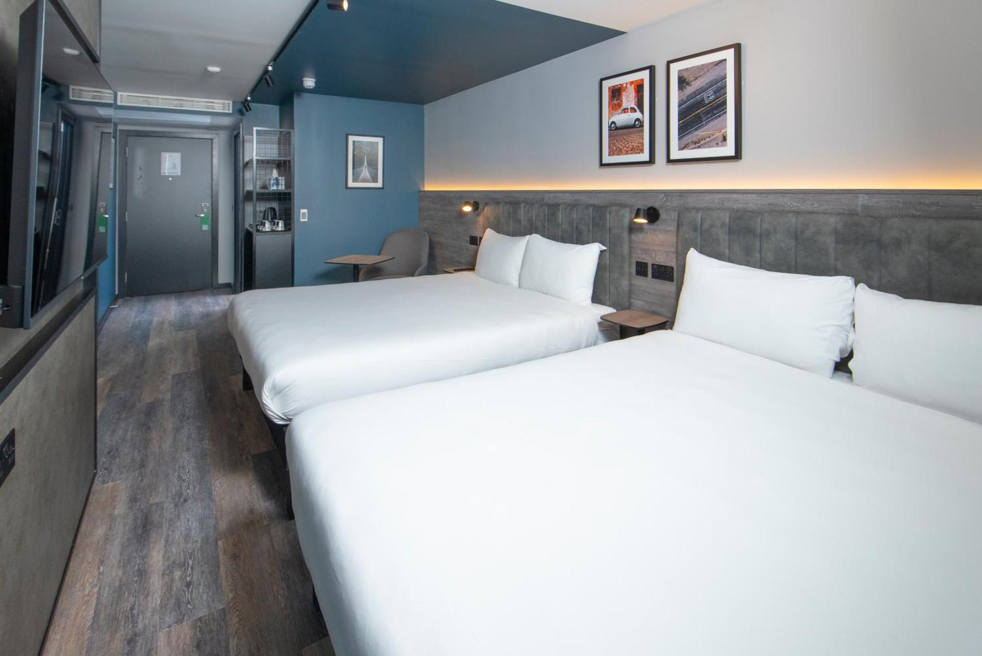 Ibis Styles London Gatwick Airport Hotel Crawley  Bagian luar foto