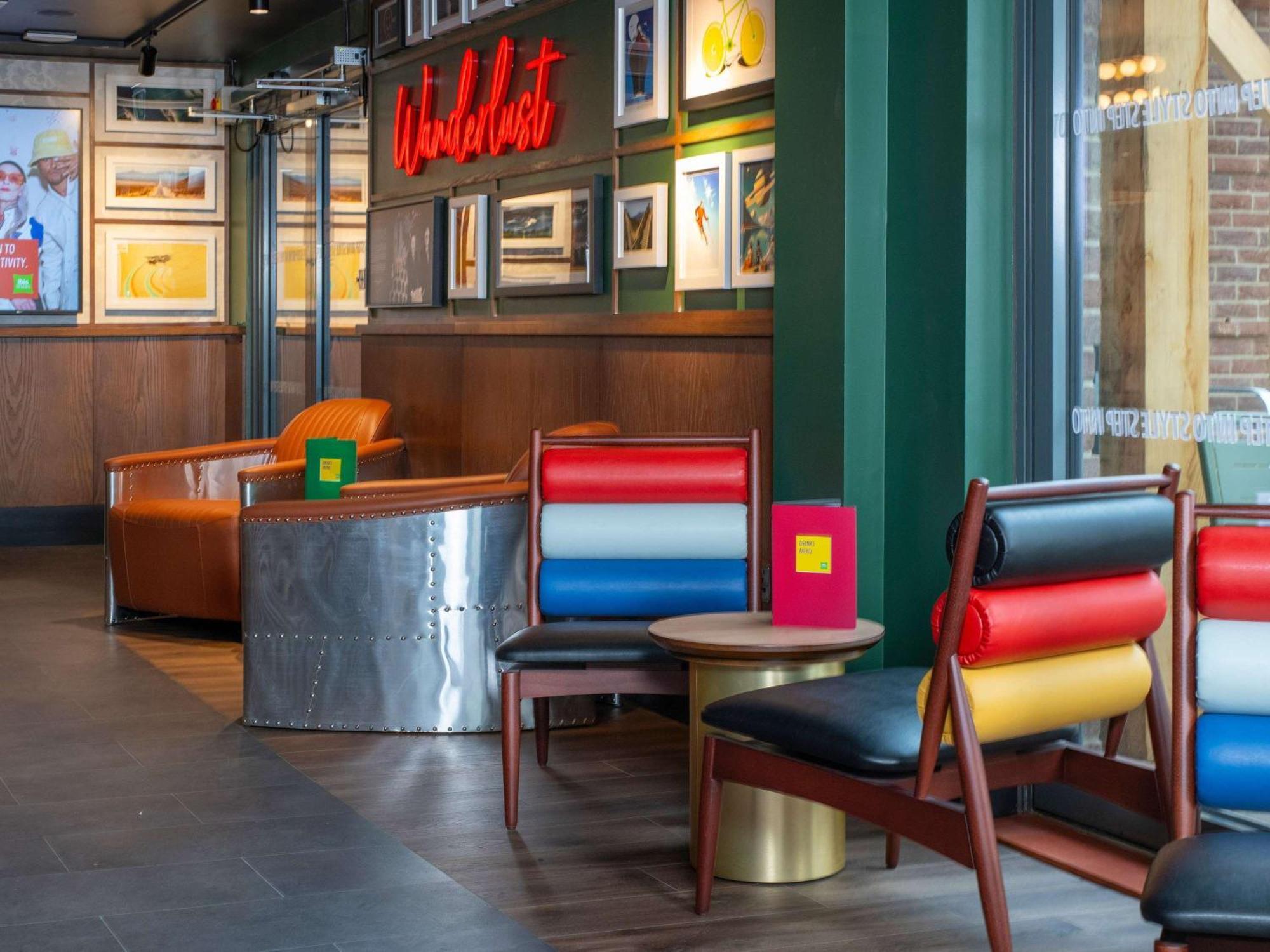 Ibis Styles London Gatwick Airport Hotel Crawley  Bagian luar foto