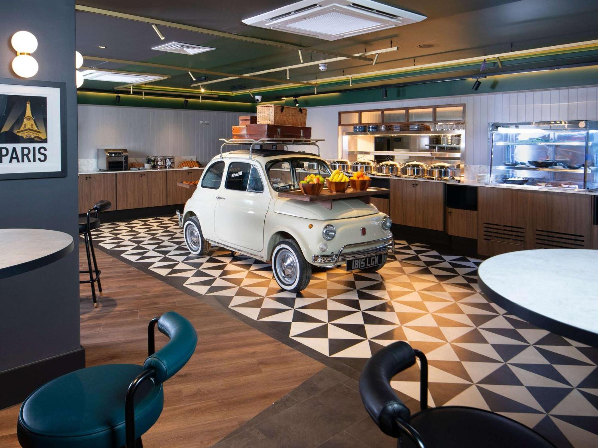 Ibis Styles London Gatwick Airport Hotel Crawley  Bagian luar foto